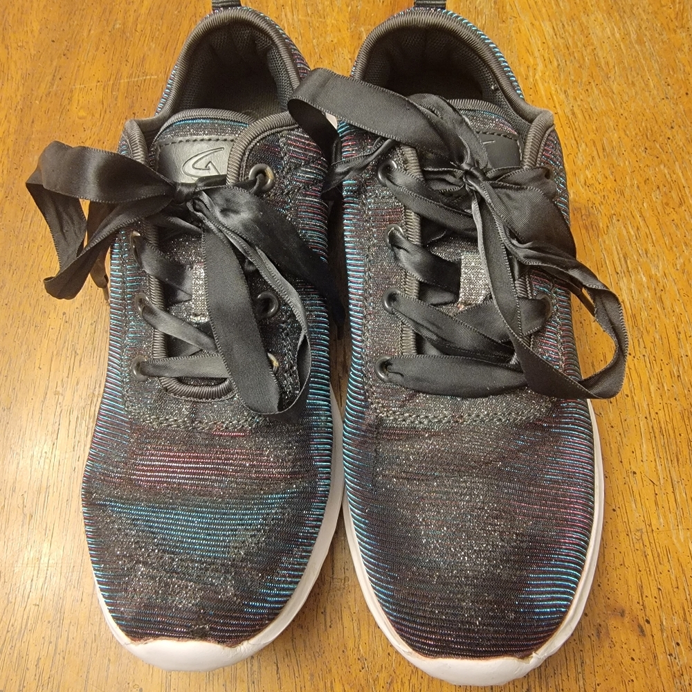 Women's Geers by Dream Seek Metallic Tennis Shoes - Size 8